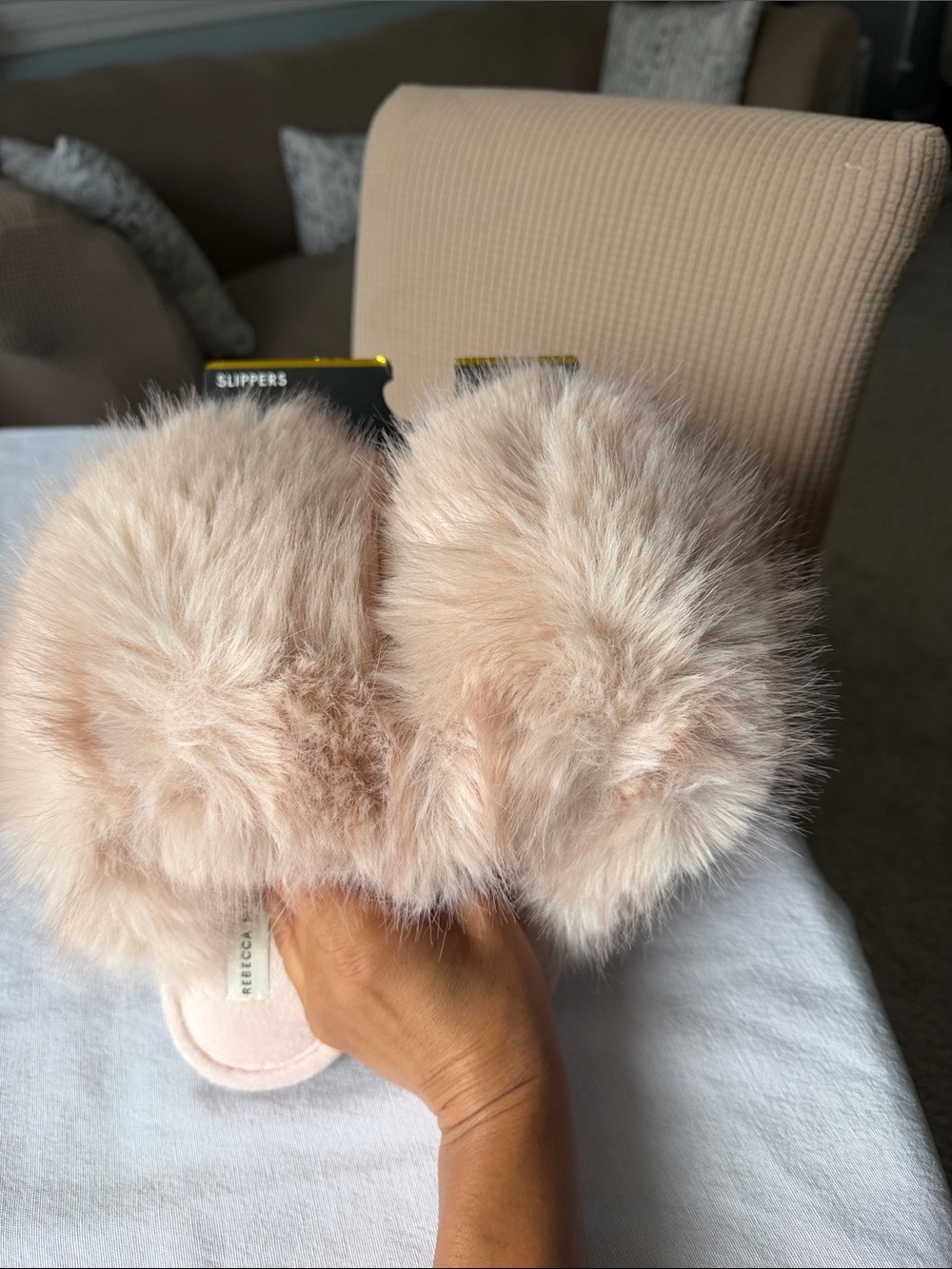 Rebecca Minkoff Pink fur slippers new, small size